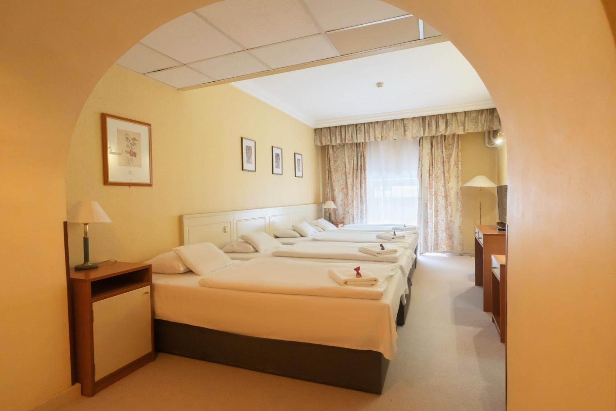 Korona Hotel Nyíregyháza Eksteriør bilde